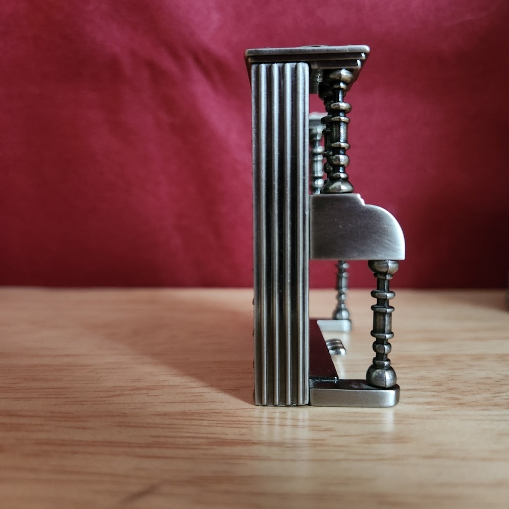 Timex Quartz Clock / Mini Upright Piano - Picture 2 of 4
